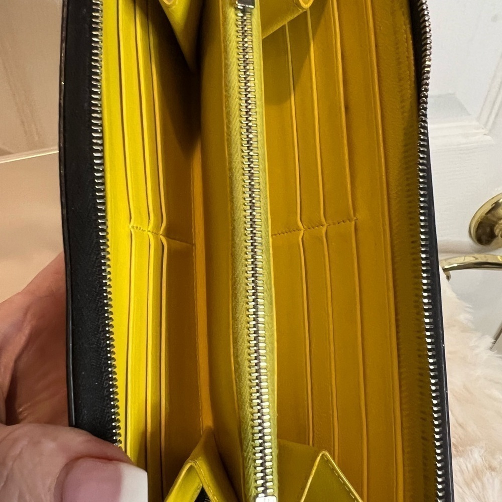 CELINE ZIP AROUND WALLET - Picture 13 of 15